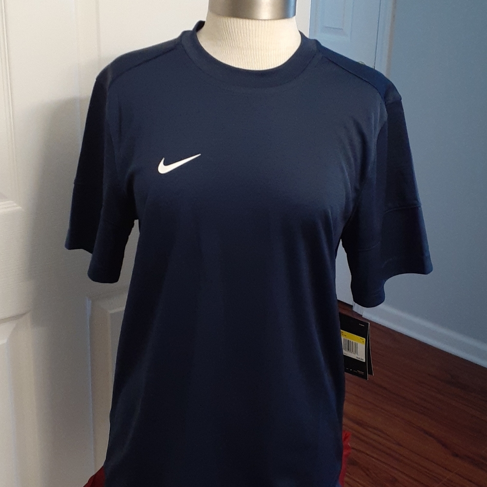 NWT mens Nike shirt
